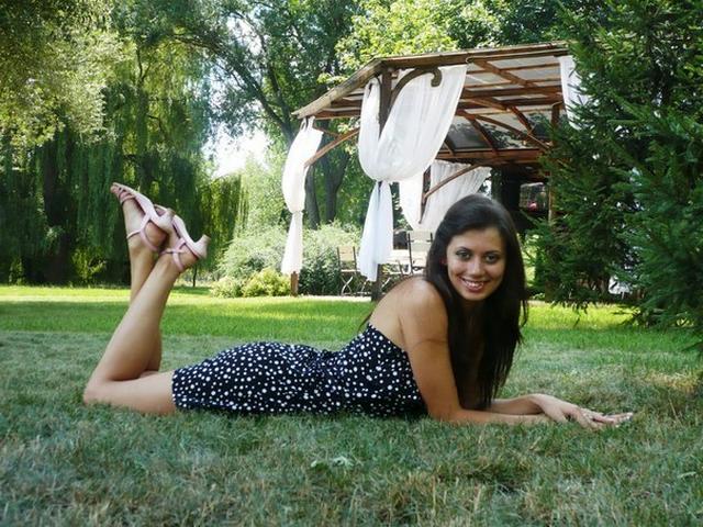 Beautiful college girl not mind bare and show her merits 22 photo