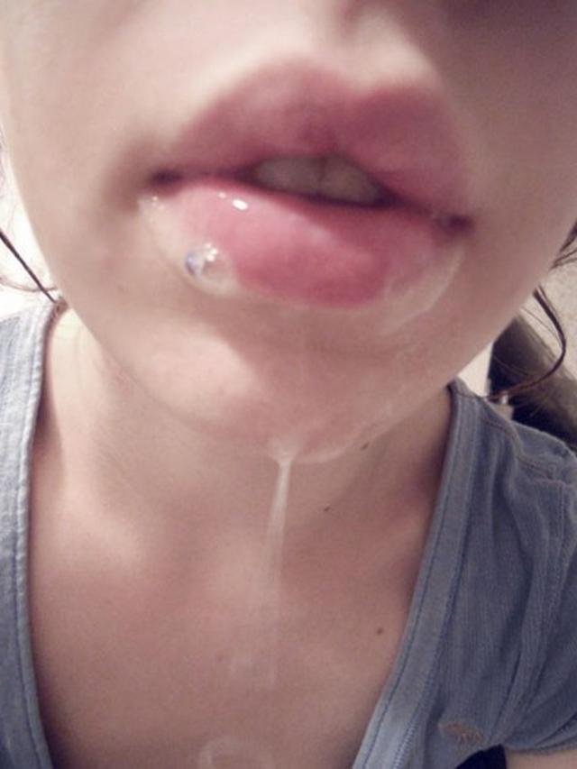 Lots of sperm on the girl's lips - porn photo 15 photo