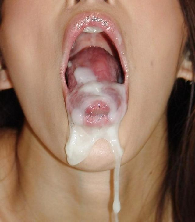 Lots of sperm on the girl's lips - porn photo 4 photo