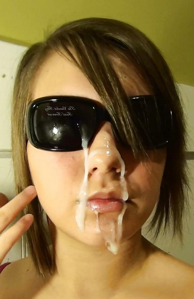 Beauty fun with sperm on the face 33 photo