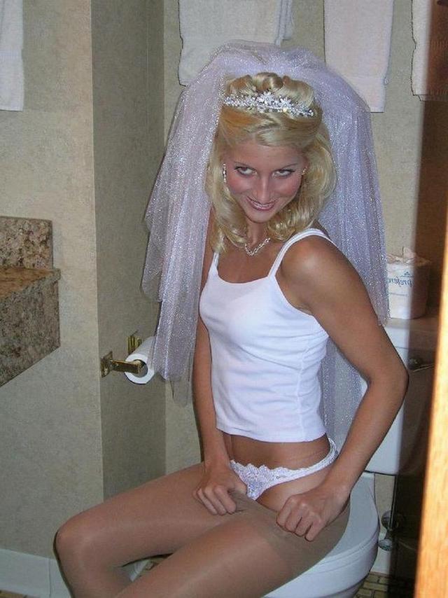 Look under skirt of sexy brides 23 photo