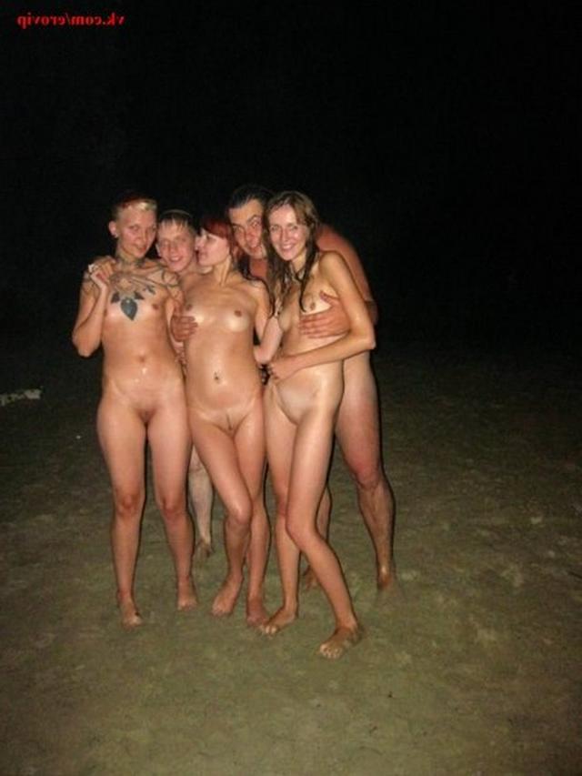 Slender nudists bathing naked on the beach 11 photo