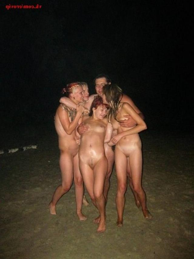 Slender nudists bathing naked on the beach 18 photo