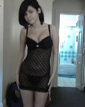 Cute teen Nona making erotic photo on webcam