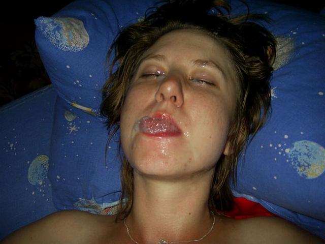 Guy fucks girlfriend in the mouth and cums at the face 3 photo