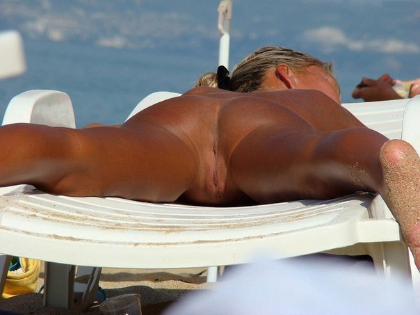 Attractive girls sunbathing on the beach without underwear 3 photo