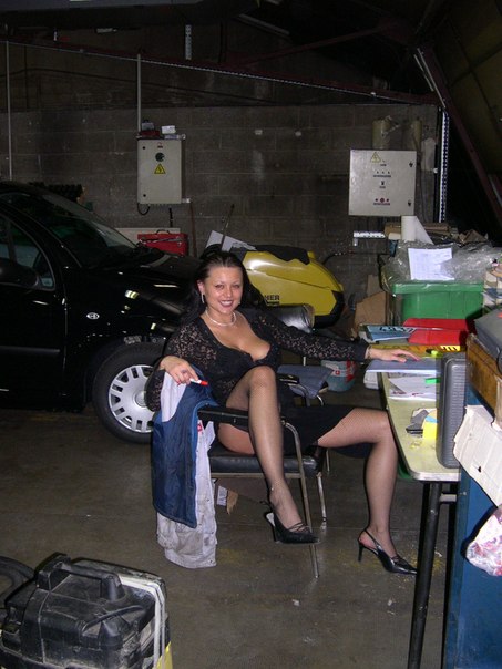 Bitch has served garage workers by her skillful mouth 20 photo