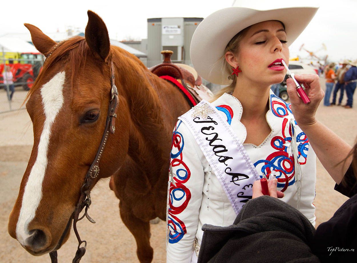 Showy photo beauties with Miss Rodeo 17 photo